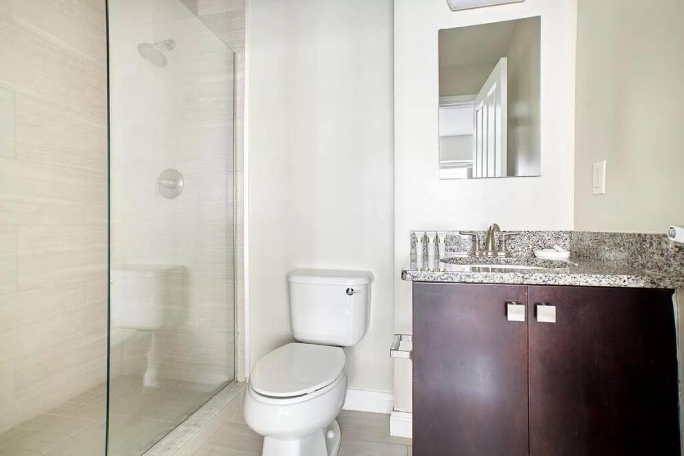 Apartamento 2br 2ba Fidi Keyless Entry Walk Anywhere *